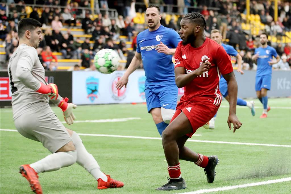 VfR Kirchlinde kann Top-Stürmer trotz Angebote halten: Ansage zum Kreisliga-A-Titelrennen Muhammed Eski (blaues Trikot) steht schon viele Jahre für den VfR Kirchlinde auf dem Platz.