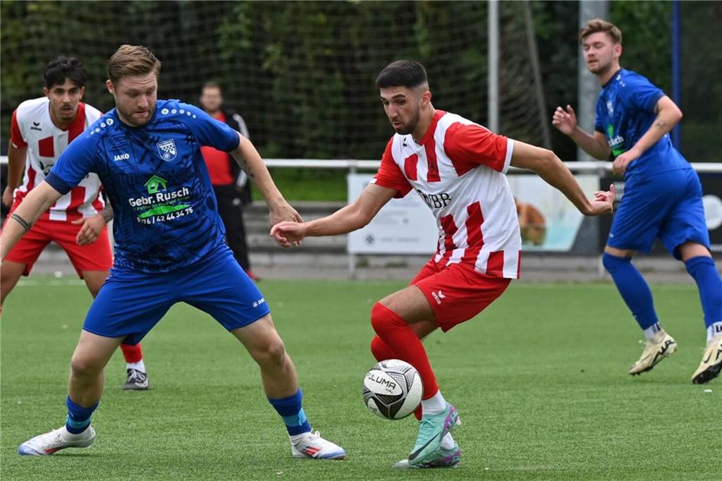 Hemmerdes Hattrick-Held kündigt Aufstieg an Muharem Selimi (hier im Match beim SuS Rünthe) steht bei 13 Saisontoren.
