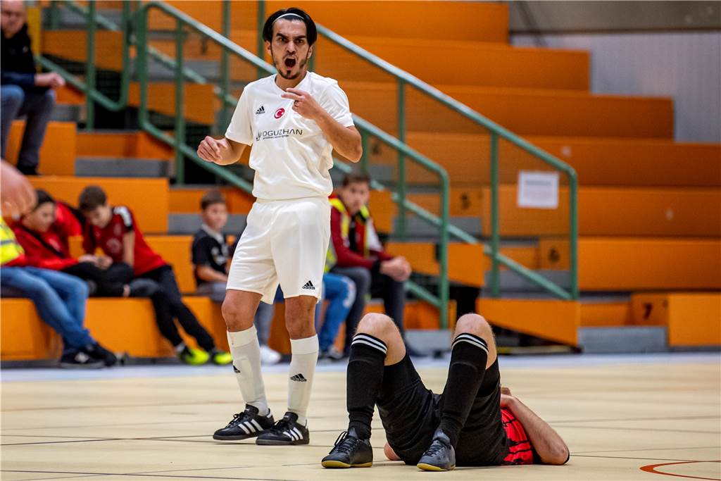 Ein Ex-Profi mischt die Halle Wellinghofen auf und sorgt dort für die größte Überraschung Murat Aksoy gehörte zu den starken Akteuren beim B-Ligisten Balikesirspor.