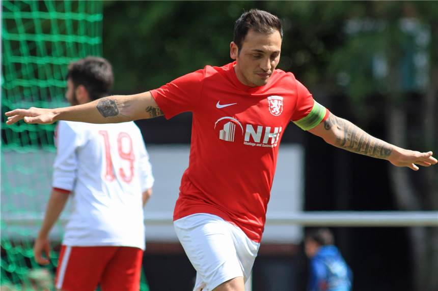 Murat Büyükdere gewinnt die Torjägerkanone der Ruhr Nachrichten Murat Büyükdere bejubelt neben dem Bezirksliga-Aufstieg auch den Gewinn der RN-Torjägerkanone.