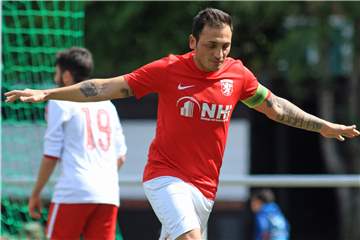 Murat Büyükdere bejubelt neben dem Bezirksliga-Aufstieg auch den Gewinn der RN-Torjägerkanone.