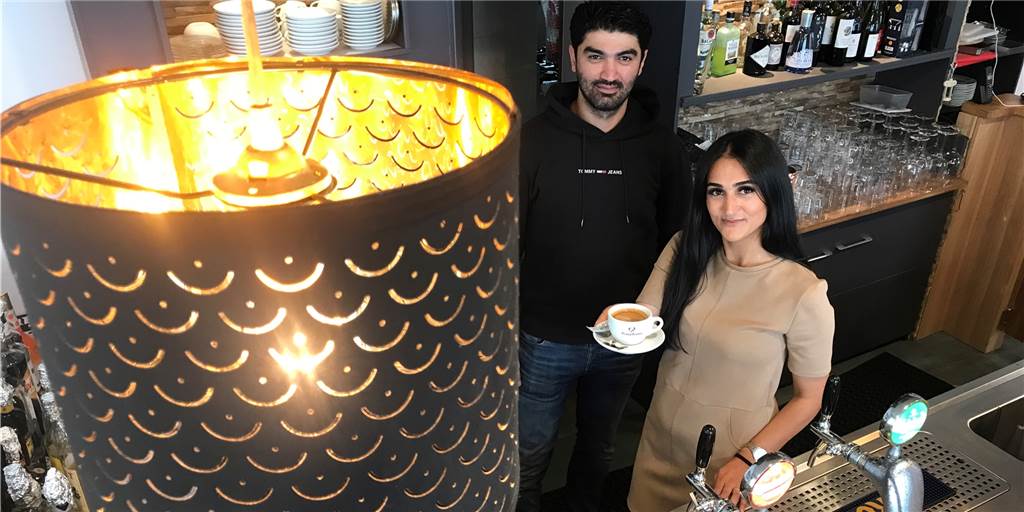Murat Cenan (l.) und Gamze Celik freuen sich auf die baldige Eröffnung des neuen Restaurants an der Lindemannstraße.