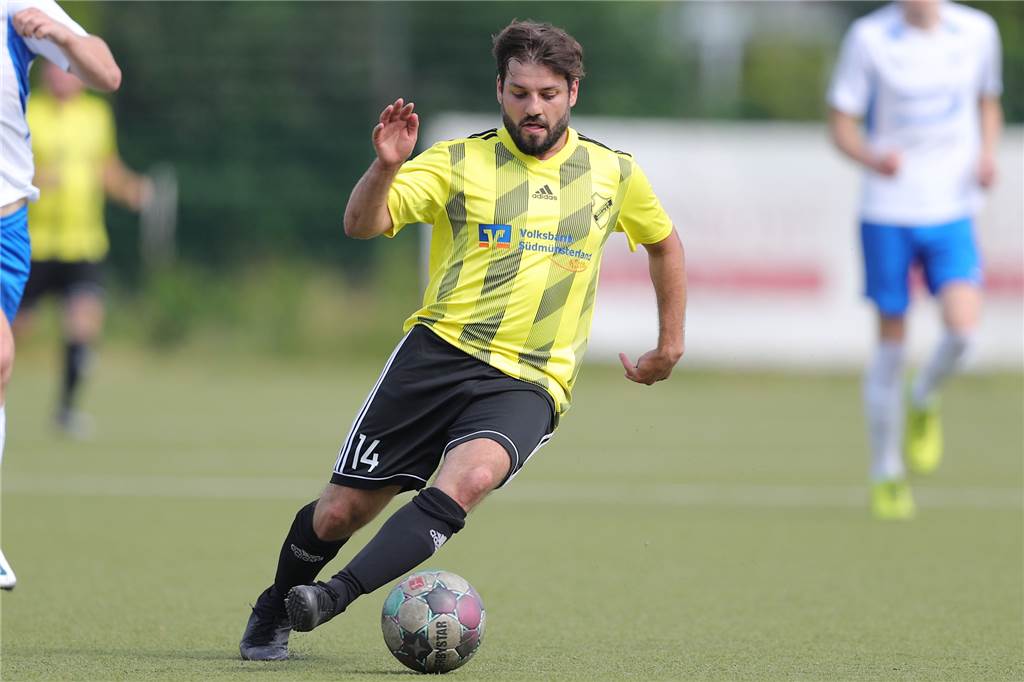 Doppelpack bei Rückkehr: Spieler von Westfalia Vinnum drohte das Saisonaus Murat Cengiz kam bei seiner Rückkehr auf einer ungewohnten Position zum Einsatz und traf direkt doppelt.