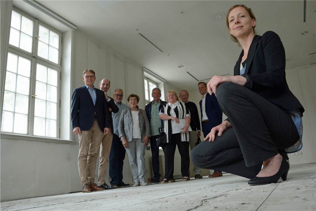 Schutt und Staub statt Stadtgeschichte: Steigt das Museum bald wie Phoenix aus der Asche? Museumsleiterin Constanze Döhrer (r.) ist überzeugt davon, dass das neue Konzept für das Museum greift – genauso wie Bürgermeister Lothar Christ (l.), Martin Abdinghoff, Vorsitzender des Vorstandes der Stiftung der Sparkasse an der Lippe, Dezernent Alexander Ruhe (r.) und die Mitglieder des Fördervereins Stadtmuseum.