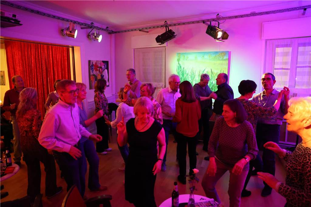 Musik der letzten 30 Jahre: Der Tanz in den Mai im Olfonium hatte es in sich.