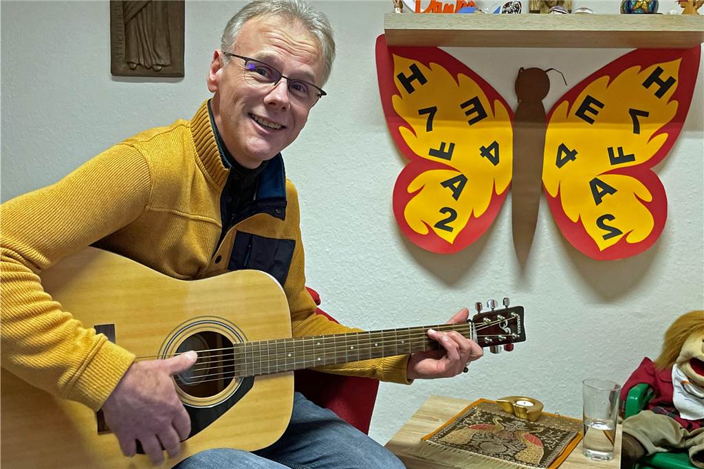 Musik, Gesang und "ein bisschen Gitarre spielen" gehören zu den Hobbys von Martin Grünert.