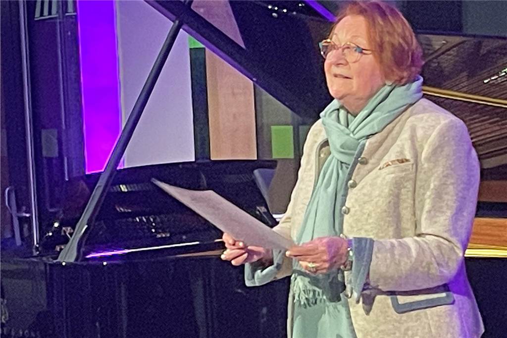 Konzert „Altrio“: Ungewöhnlicher Instrumenten-Mix begeistert Zuhörer Musikfreunde-Vorsitzende Dr. Susanne Vedder-Laurenz begrüßte die Gäste in der Aula der Marga-Spiegel-Sekundarschule.