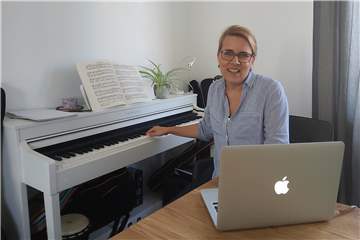 Musikunterricht per Skype: Corinna Vankan von der Zwerensinfonie aus Selm bietet das jetzt - in Zeiten von Corona - an.