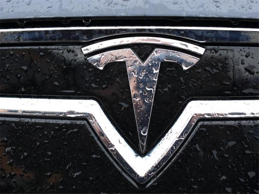 Tesla startet Produktion des Model 3 Musk versucht mit dem Model 3 eine drastische Aufstockung der Produktion: Im gesamten vergangenen Jahr baute Tesla rund 84 000 Autos. Foto: Jens Wolf