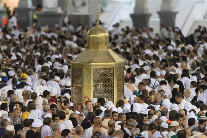 Zwei Millionen Pilger beginnen muslimische Wallfahrt Hadsch Muslimische Pilger in der großen Moschee in Mekka. Foto: Saudi Press Agency