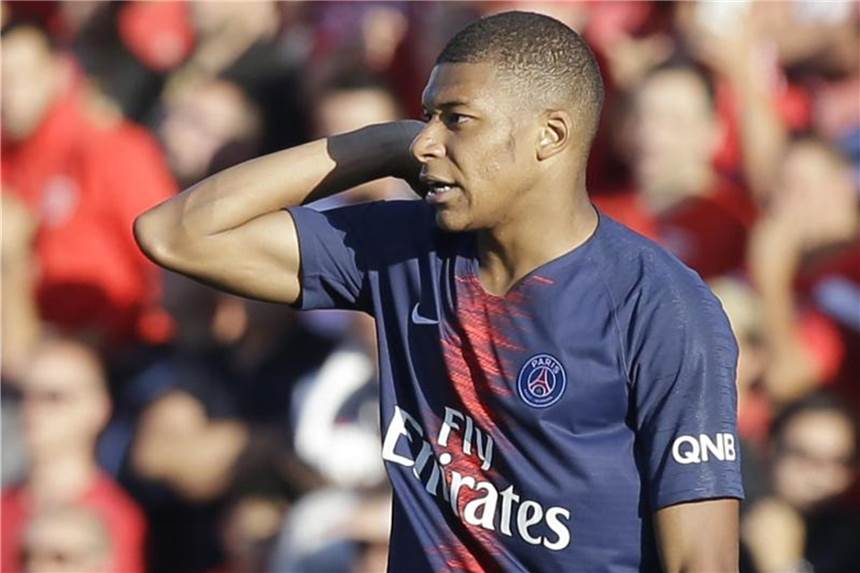PSG-Stürmerstar Mbappé für drei Spiele gesperrt Muss bei PSG drei Spiele zuschauen: Kylian Mbappé. Foto: Claude Paris/AP