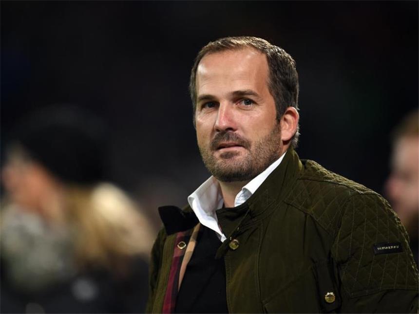 Muss beim Schwaben-Derby ohne Kapitän Daniel Baier auskommen: Augsburg-Trainer Manuel Baum. Foto: Andreas Gebert