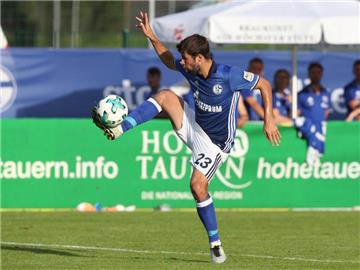 Muss erneut lange aussetzen: Schalkes Coke. Foto: Tim Rehbein