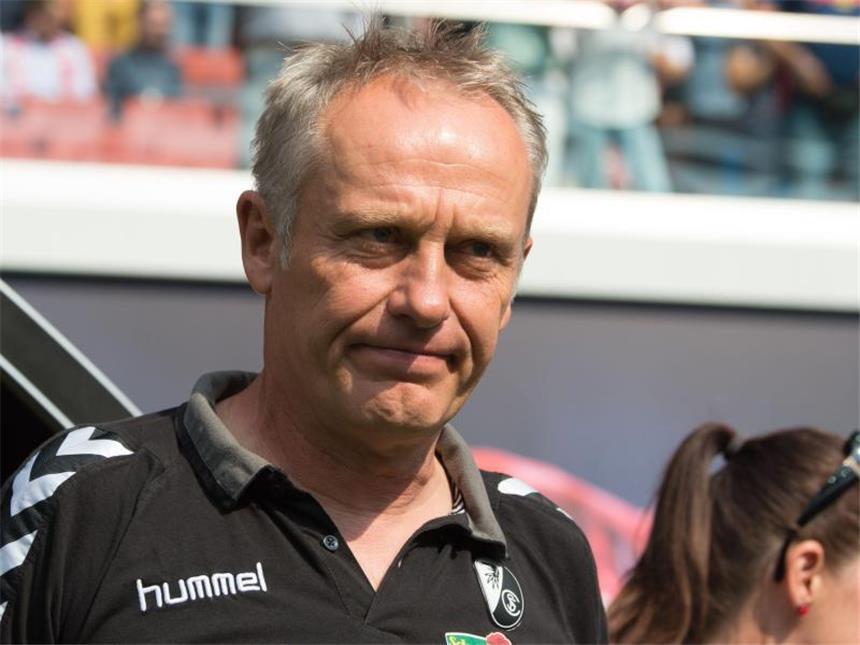 SC Freiburg mit veränderter Startelf gegen Borussia Dortmund Muss gegen den BVB seine Startformation umstellen: Freiburg-Coach Christian Streich. Foto: Sebastian Kahnert