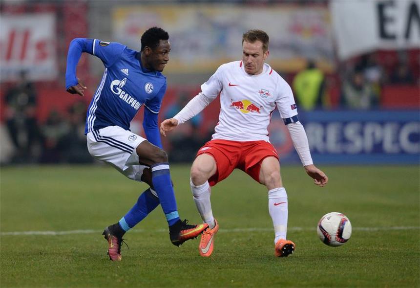 Lange Pause für Baba - Bentaleb ist bald zurück Muss mehrere Monate pausieren: Abdul Baba Rahman (l.).