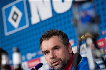Muss mit dem HSV punkten: Trainer Bernd Hollerbach. Foto: Daniel Reinhardt