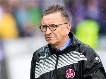 Muss mit den Roten Teufeln gegen seinen Ex-Club Darmstadt ran: FCK-Trainer Norbert Meier. Foto: Thomas Eisenhuth