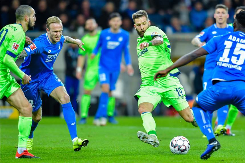 Schalke-Stürmer Guido Burgstaller erteilt sich Jubelverbot Muss mit Schalke in Nürnberg unbedingt punkten: Stürmer Guido Burgstaller beim Torschussversuch.