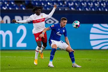 Muss um seinen Stammplatz kämpfen: Bastian Oczipka (r.).