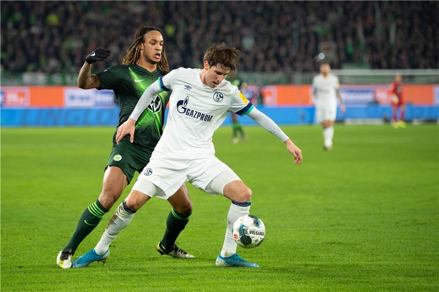 Schalkes Leihspieler Juan Miranda zwickt die Wade Muss wegen Wadenproblemen pausieren: Juan Miranda (vorn).