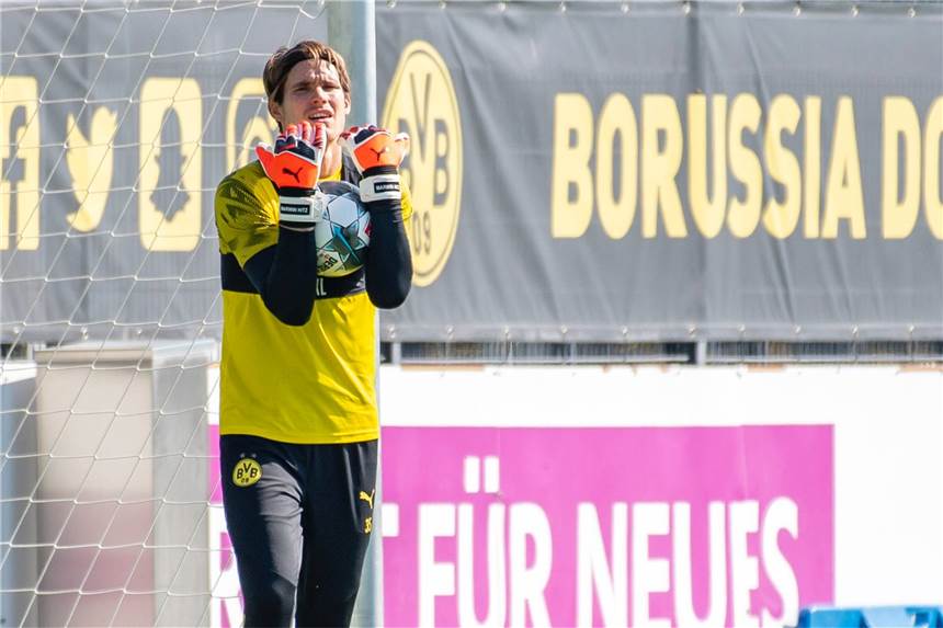 BVB bangt um einen Shootingstar - Torhüter-Situation bleibt angespannt Muss weiterhin pausieren: Marwin Hitz.