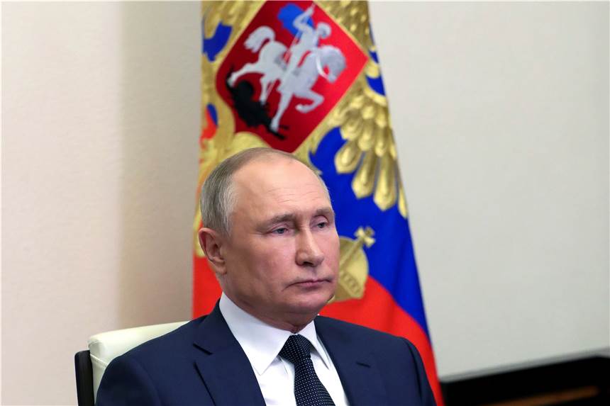 Umsturzpläne gegen Putin? Experte erklärt, wie wahrscheinlich ein solches Szenario ist Das von der staatlichen russischen Nachrichtenagentur Sputnik via AP veröffentlichte Poolfoto zeigt Wladimir Putin, Präsident von Russland, der in seiner Residenz Nowo-Ogarjowo außerhalb von Moskau an einer Sitzung des Sicherheitsrates teilnimmt.