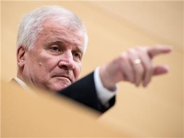 Muss zeigen, wo es langgeht: Der bayerische Ministerpräsident Horst Seehofer (CSU) hätte derzeit keine absolute Mehrheit in Bayern. Foto: Sven Hoppe
