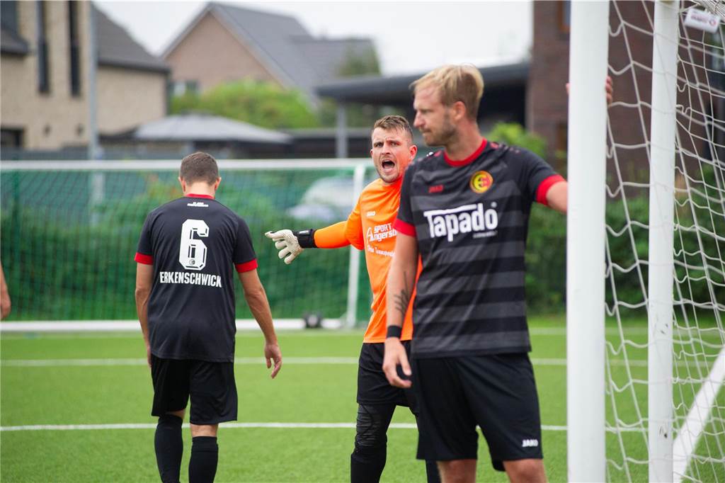 Spvgg. Erkenschwick II dreht das Spiel: SV Bossendorf am Ende chancenlos Musste gegen die Spvgg. Erkenschwick viermal hinter sich greifen: Bossendorfs Torwart Pascal Wittmann.