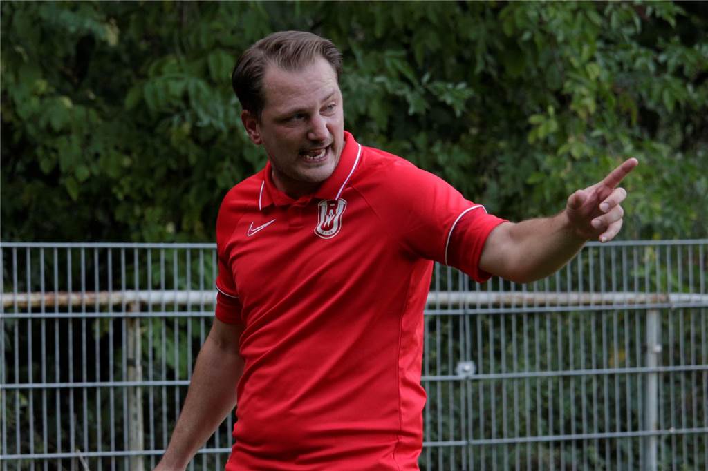 SV Langschede dreht irres Spiel an der Ruhrbrücke: RW Unna gibt 2:0-Führung aus der Hand Musste mit ansehen, wie seine Mannschaft eine 2:0-Führung komplett aus der Hand gab: RWU-Coach Sebastian Eckei.