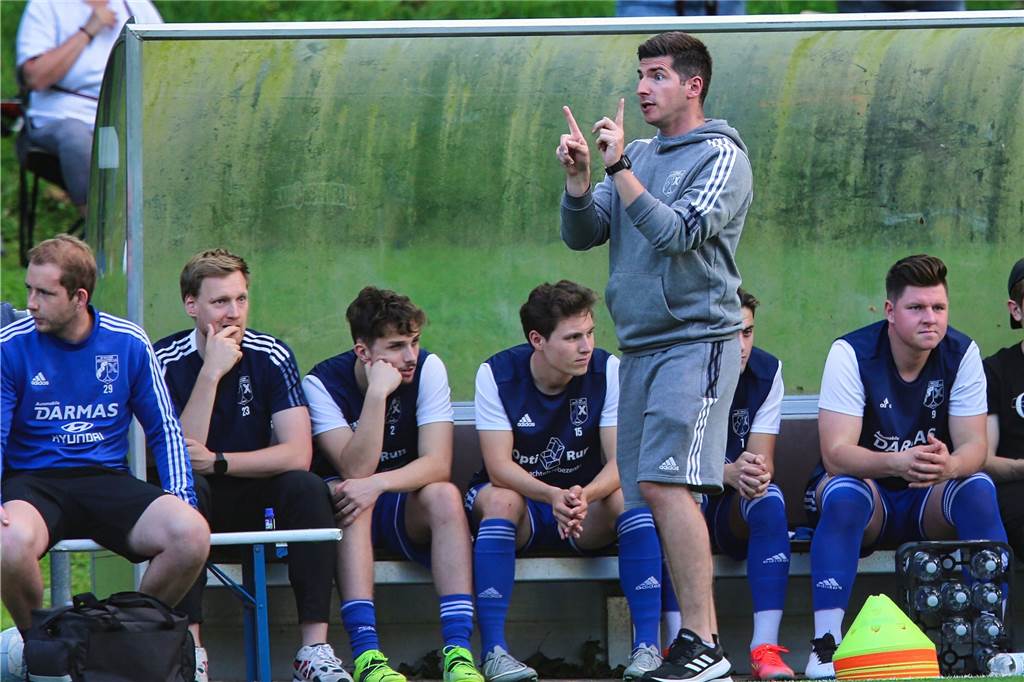 Wacker Obercastrop hält gegen den Bundesliga-Nachwuchs des VfL Bochum gut mit Musste seine Schützlinge viel dirigieren: Wacker-Trainer Aytac Uzunoglu.