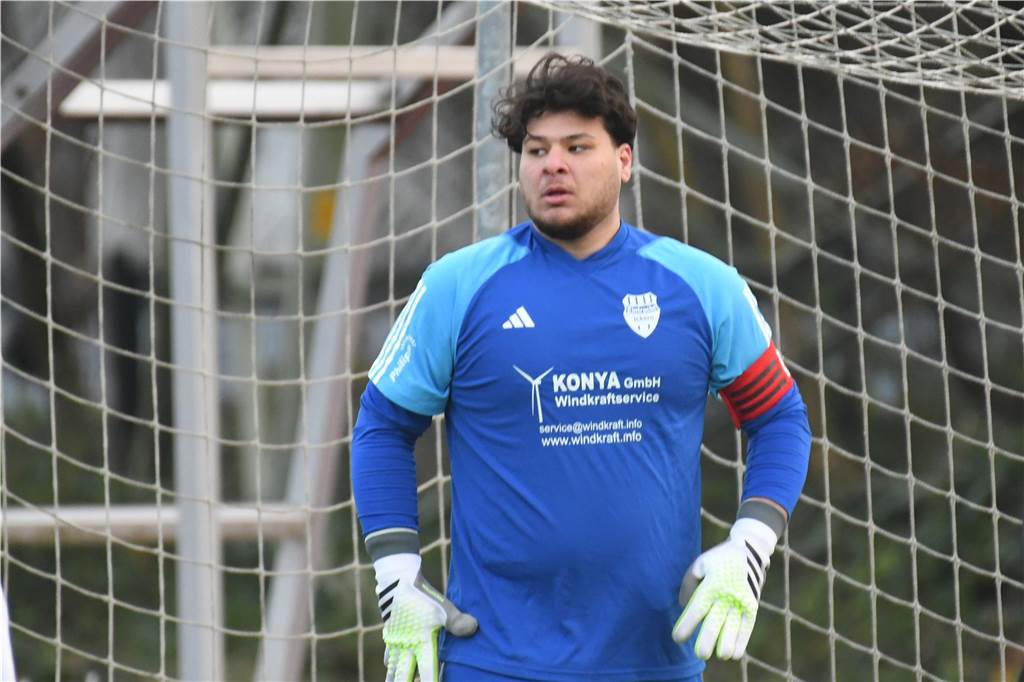 Am Rande der Bande: In der Europahalle Mustafa Topal, Keeper von Hallenstadtmeisterschafts-Gastgeber Eintracht Ickern.