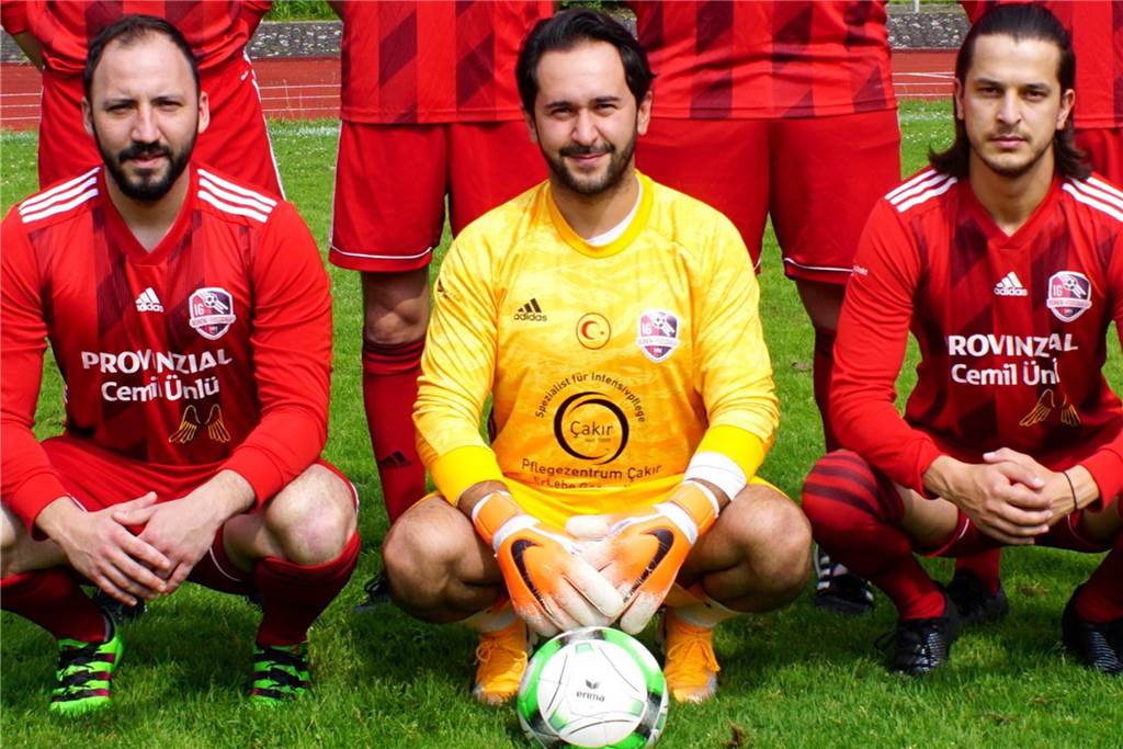 Keeper gibt Zusage: TSC Kamen kann auf starken Rückhalt zählen Muzaffer Onur (M.) spielte in der Hinserie noch für den A-Kreisligisten IG Bönen II.