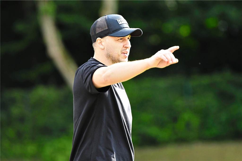 Fußball wird zur Nebensache, Mykola Makarchuk bangt - „wie geht es meiner Familie?“ Mykola Makarchuk will mit dem FC 96 Recklinghausen in die Bezirksliga aufsteigen.