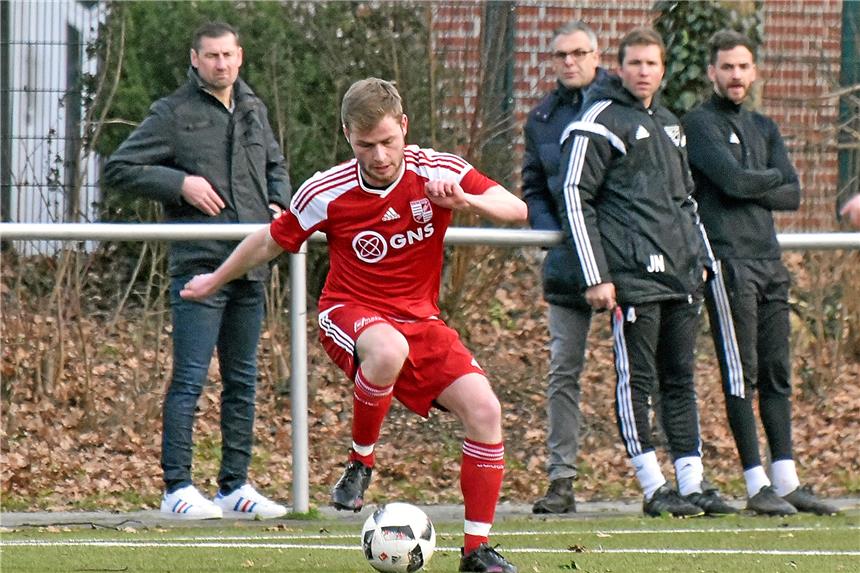 Doppelter Schmerz bei der Eintracht n dieser Szene war bei Niklas Grubbe noch alles in Ordnung, später musste er verletzt vom Platz.