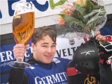 Na dann, prost: Stefan Baumeister freut sich über den ersten Weltcup-Erfolg seiner Karriere. Foto: Marius Becker