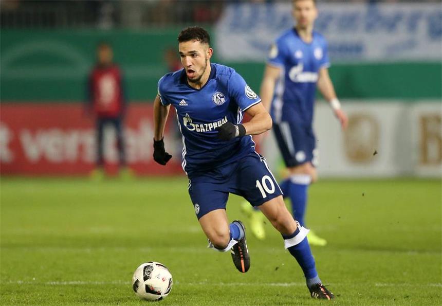 Nabil Bentaleb bleibt ein Schalker: Er erhält bei den Königsblauen einen Vierjahresvertrag.