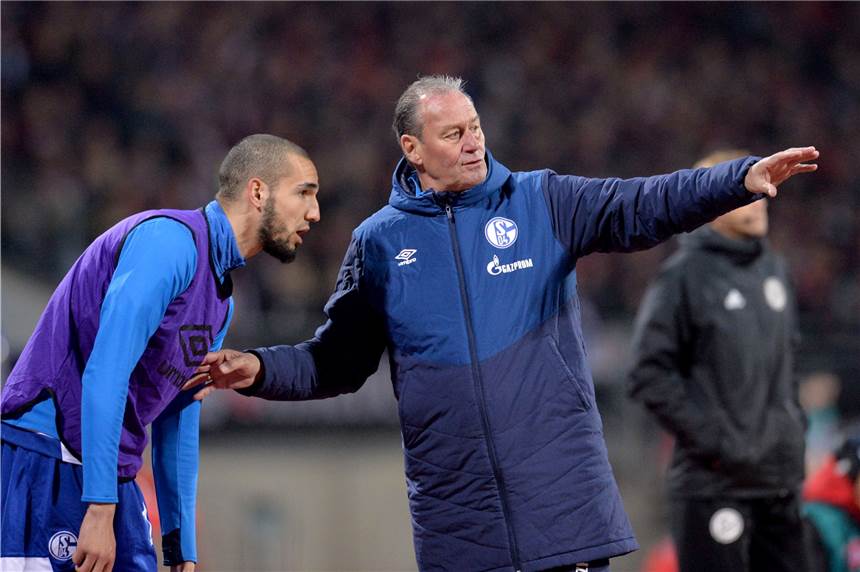 Schalke-Spieler Nabil Bentaleb steht sich selbst im Weg Nabil Bentaleb hört offenbar zu wenig auf seinen Trainer Huub Stevens.