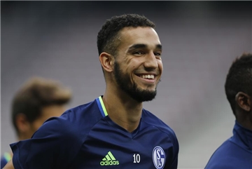 Nabil Bentaleb ist zurück im Schalker Mannschaftstraining.