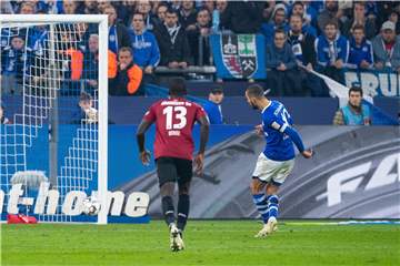Nabil Bentaleb zeigt sich sicher vom Punkt.