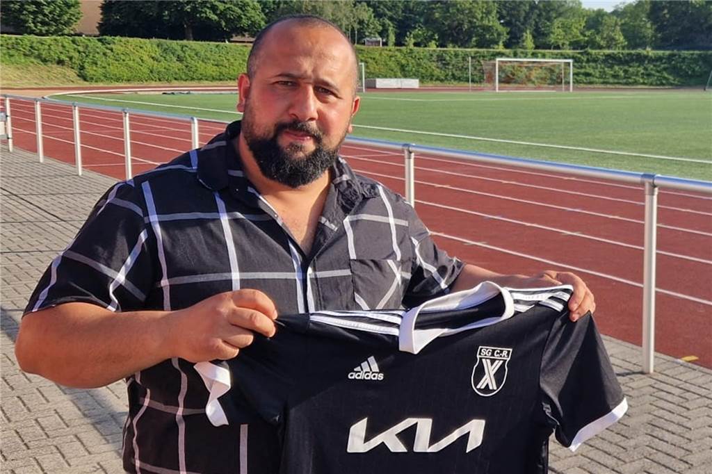 Serkan Civelek verabschiedet sich: SG-Reserve sucht neuen Übungsleiter Nach 13 Spieltagen verabschiedet sich Serkan Civelek von der SG Castrop II. Erst im Sommer kam er aus Recklinghausen an die Bahnhofstraße.
