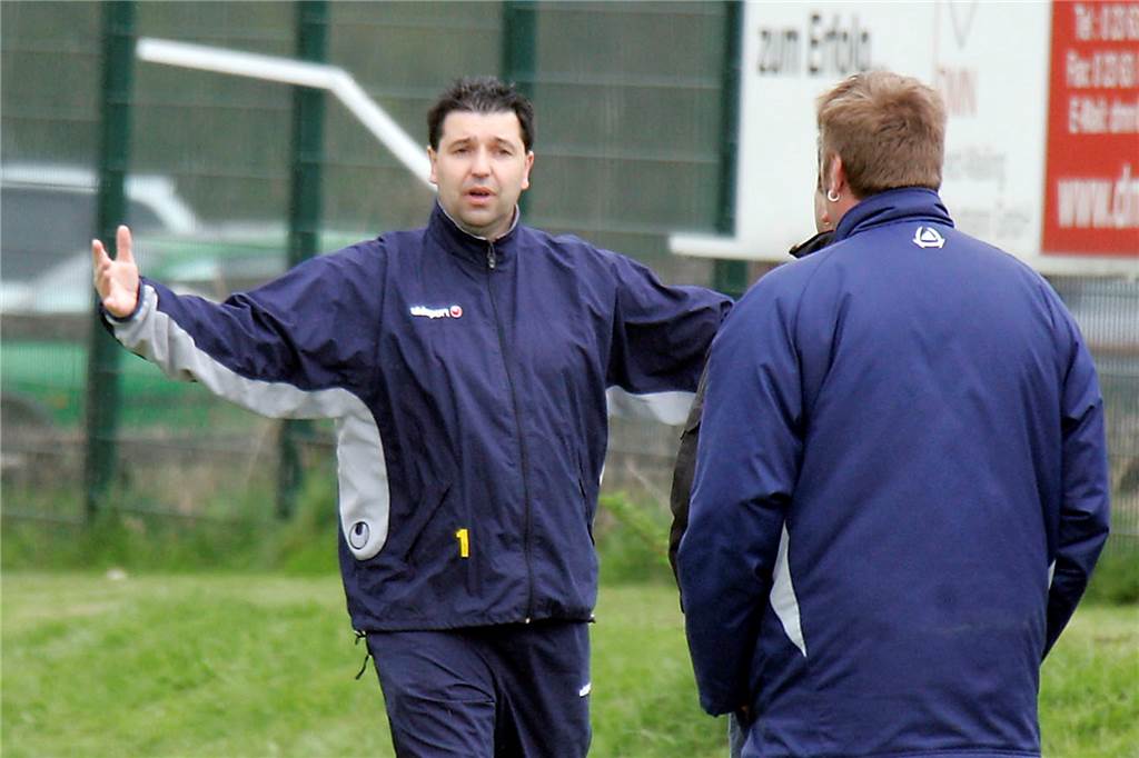 2006: Spvg Schwerin startet bis Westfalenliga durch - Klub feuert Erfolgstrainer, Polizei kam Nach 14 Jahren war die Zeit von Martin Backwinkler im Februar 2006 beendet.