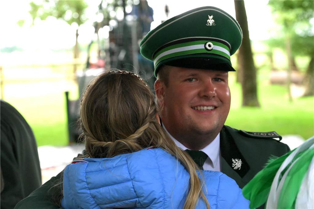 Nach 359 Schüssen fiel der Vogel: Mit Hendrik Adams haben die Schützen Sülsen einen neuen König.