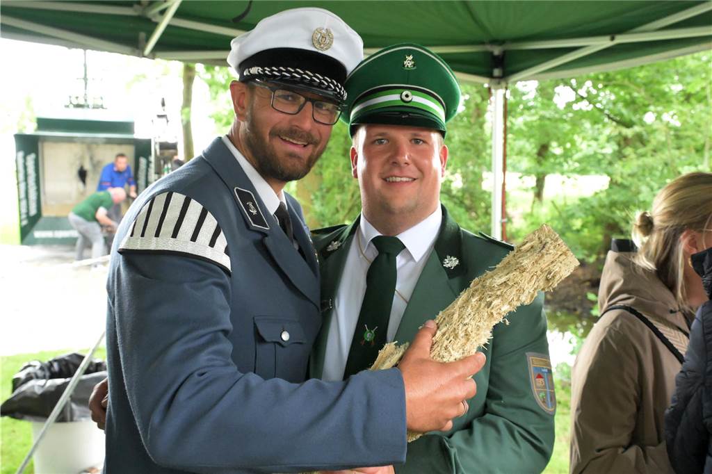 Nach 359 Schüssen fiel der Vogel: Mit Hendrik Adams haben die Schützen Sülsen einen neuen König.