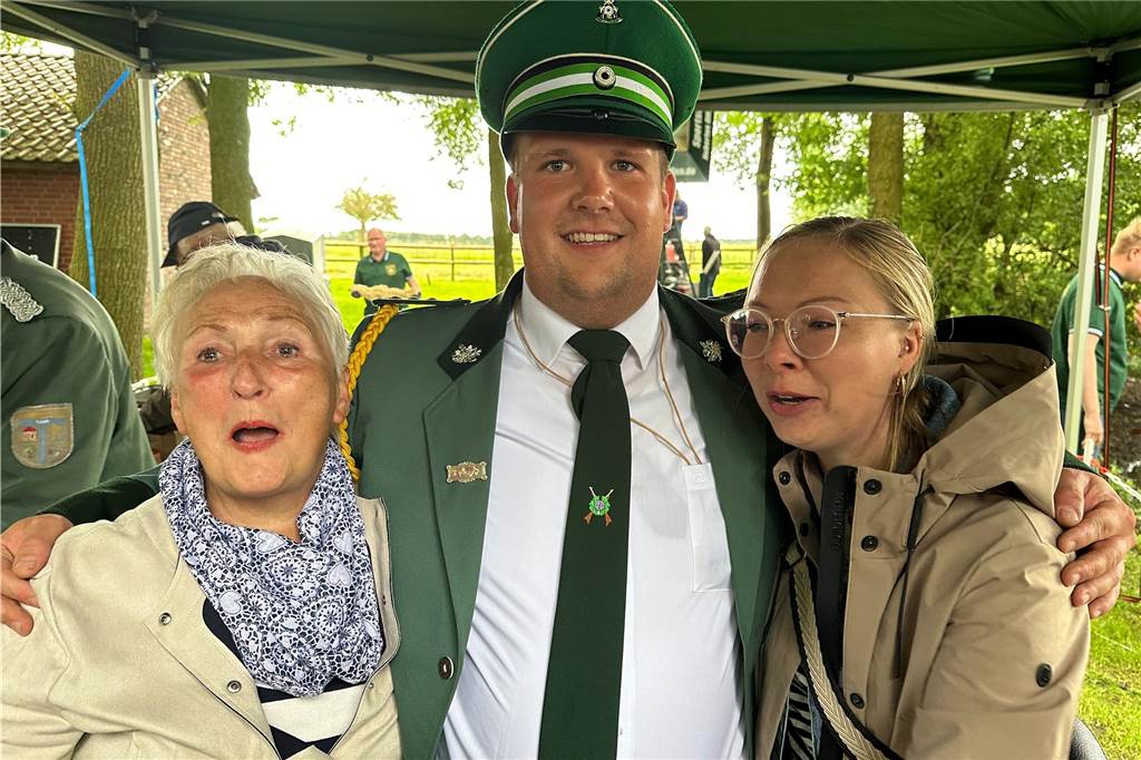 Nach 359 Schüssen fiel der Vogel: Mit Hendrik Adams haben die Schützen Sülsen einen neuen König.
