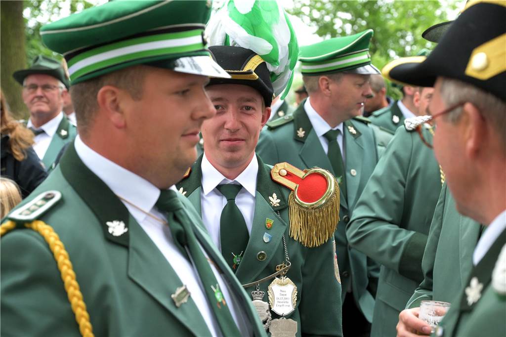 Nach 359 Schüssen fiel der Vogel: Mit Hendrik Adams haben die Schützen Sülsen einen neuen König.