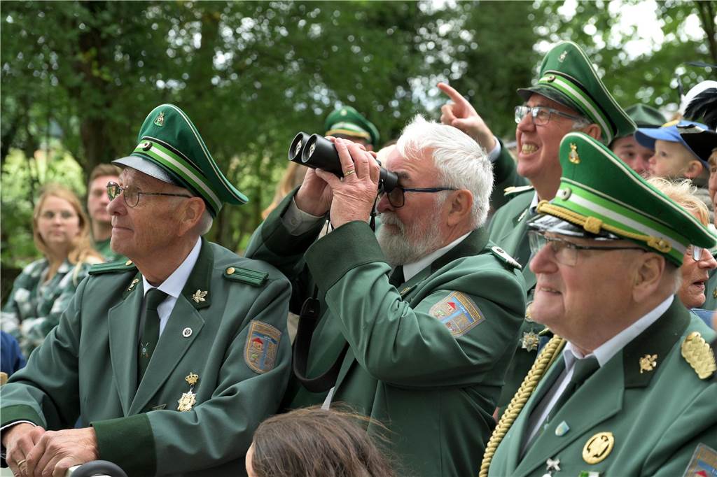 Nach 359 Schüssen fiel der Vogel: Mit Hendrik Adams haben die Schützen Sülsen einen neuen König.