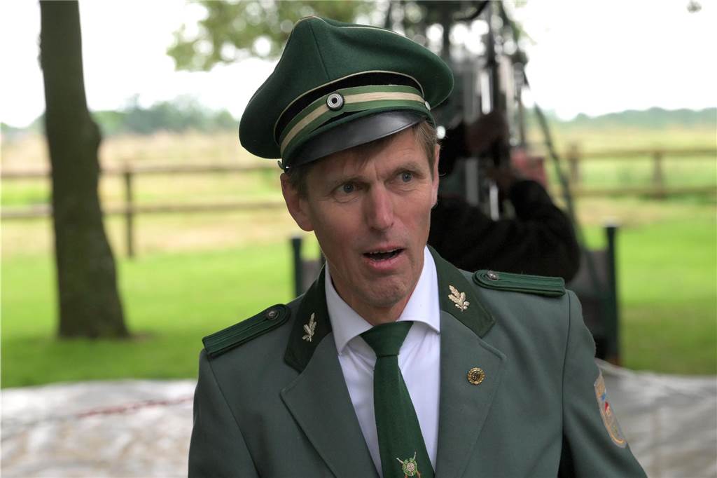Nach 359 Schüssen fiel der Vogel: Mit Hendrik Adams haben die Schützen Sülsen einen neuen König.