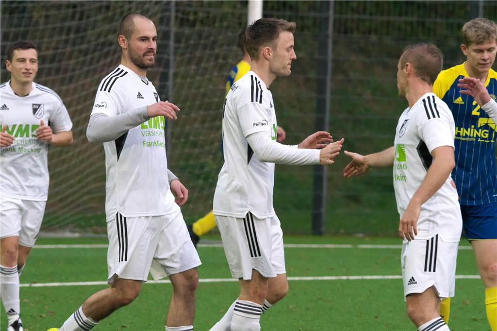 Nach 45 Minuten stand es noch 2:2, dann drehte der SV Lippramsdorf gegen Adler Weseke auf und gewann mit 7:2.