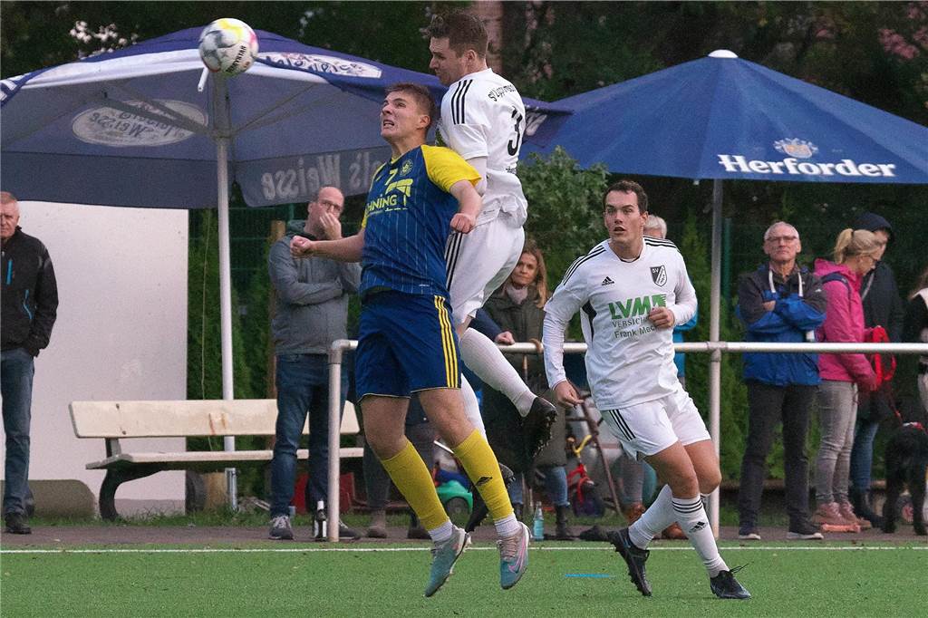 Nach 45 Minuten stand es noch 2:2, dann drehte der SV Lippramsdorf gegen Adler Weseke auf und gewann mit 7:2.