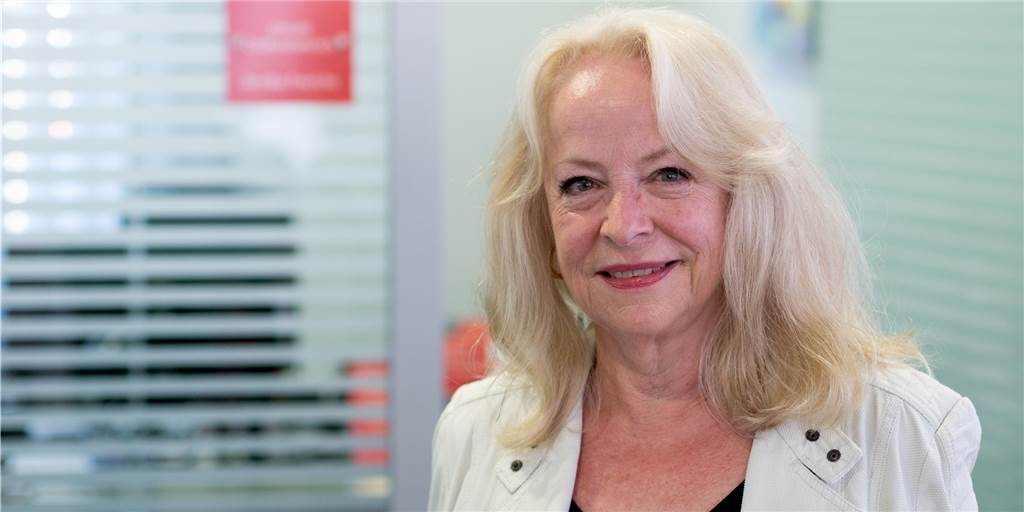 Selbst Bankräuber haben Ursula Osthushenrich aus Datteln nicht abgeschreckt Ursula Osthushenrich, Anlagenberaterin bei der Sparkasse in Datteln-Meckinghoven, geht nach 52 Jahren in den Ruhestand.